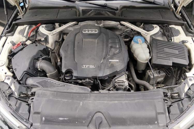 Used Audi A4L 2018 30th Anniversary Edition 40 TFSI Fashion Model Engine Bay