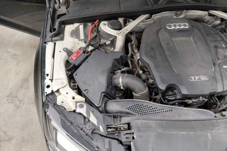 Used Audi A4L 2018 30th Anniversary Edition 40 TFSI Fashion Model Engine Bay Right