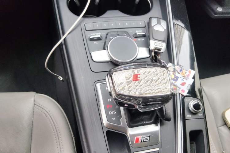 Used Audi A4L 2018 30th Anniversary Edition 40 TFSI Fashion Model Gear Lever
