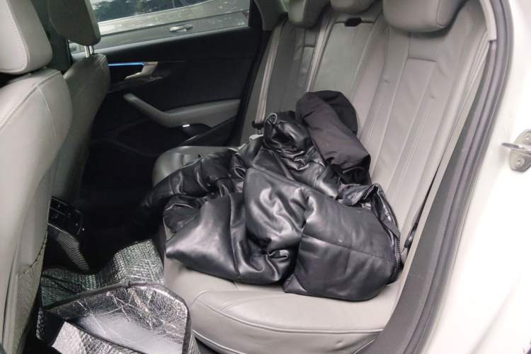 Used Audi A4L 2018 30th Anniversary Edition 40 TFSI Fashion Model Left Rear Seat