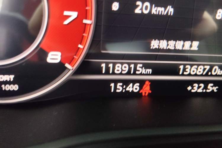 Used Audi A4L 2018 30th Anniversary Edition 40 TFSI Fashion Model Odometer Close Up