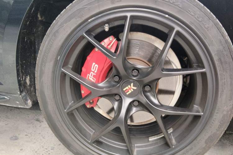 Used Audi A4L 2018 30th Anniversary Edition 40 TFSI Fashion Model Right Front Wheel Hub