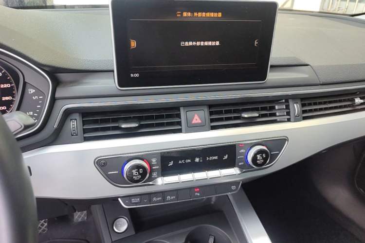 Used Audi A4L 2018 30th Anniversary Edition 40 TFSI Fashion Model Audio And AC Panel