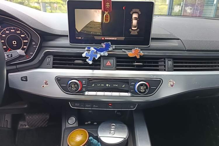 Used Audi A4L 2018 30th Anniversary Edition 40 TFSI Fashion Model Audio And AC Panel