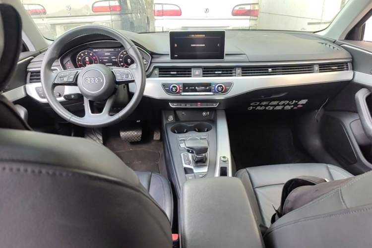 Used Audi A4L 2018 30th Anniversary Edition 40 TFSI Fashion Model Center Console