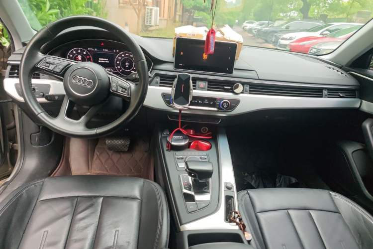 Used Audi A4L 2018 30th Anniversary Edition 40 TFSI Fashion Model Center Console