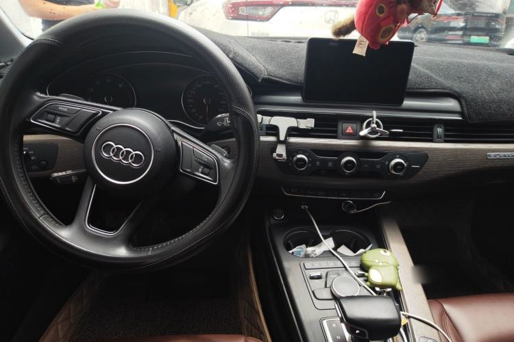 Used Audi A4L 2018 30th Anniversary Edition 40 TFSI Trendy Model Center Console