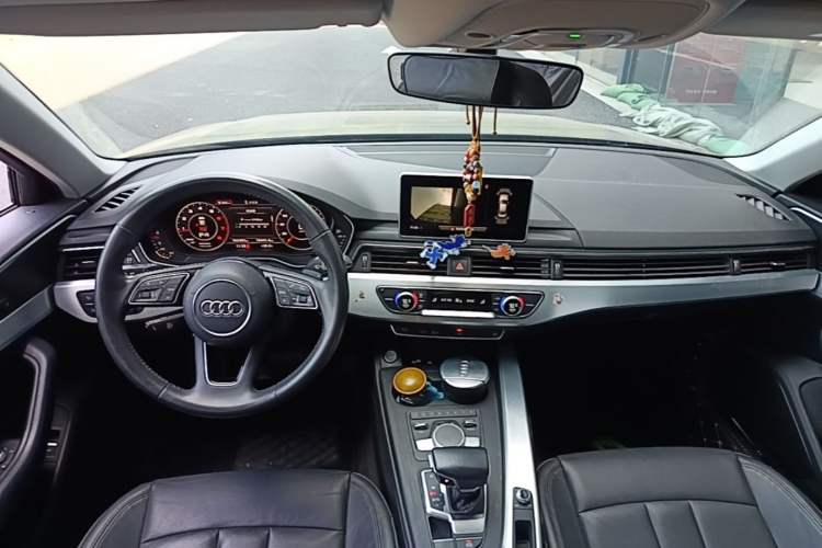 Used Audi A4L 2018 30th Anniversary Edition 40 TFSI Fashion Model Center Console