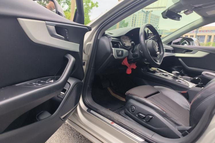 Used Audi A4L 2018 30th Anniversary Edition 45 TFSI quattro Sport model Driver Seat