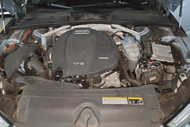 Used Audi A4L 2018 30th Anniversary Edition 40 TFSI Fashion Model Engine Bay