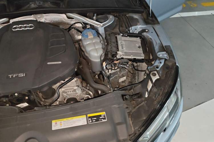 Used Audi A4L 2018 30th Anniversary Edition 40 TFSI Fashion Model Engine Bay Left