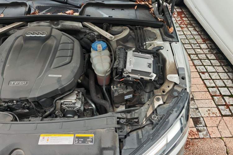 Used Audi A4L 2018 30th Anniversary Edition 40 TFSI Fashion Model Engine Bay Left