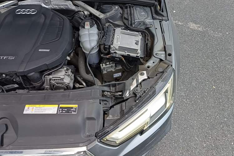 Used Audi A4L 2018 30th Anniversary Edition 40 TFSI Fashion Model Engine Bay Left