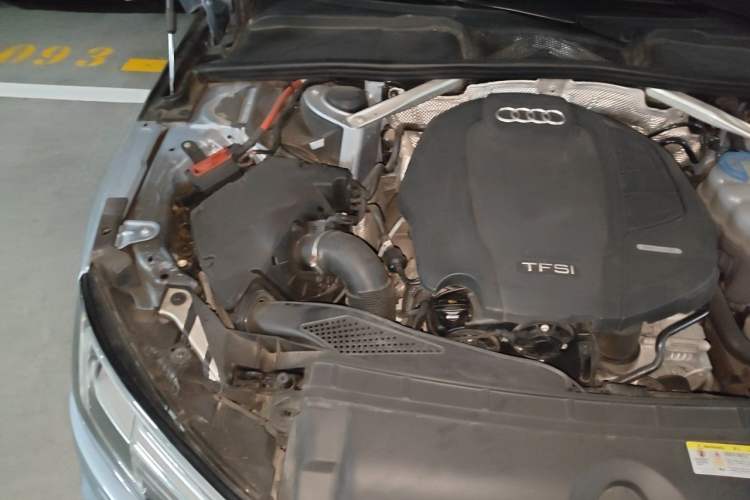 Used Audi A4L 2018 30th Anniversary Edition 40 TFSI Fashion Model Engine Bay Right