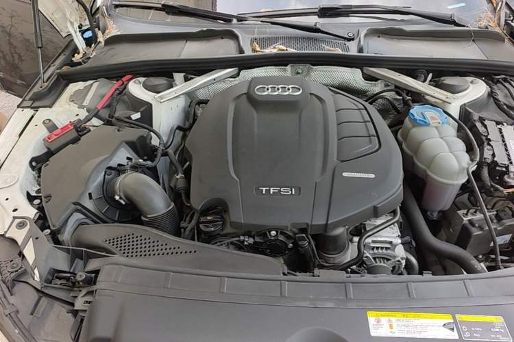 Used Audi A4L 2018 30th Anniversary Edition 40 TFSI Fashion Model Engine Bay Right