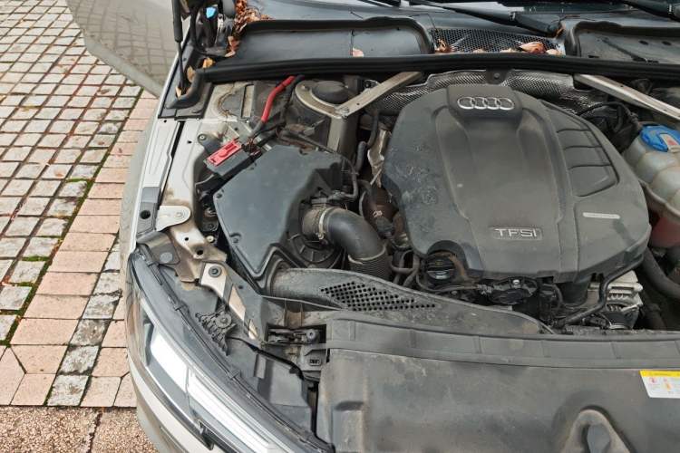 Used Audi A4L 2018 30th Anniversary Edition 40 TFSI Fashion Model Engine Bay Right