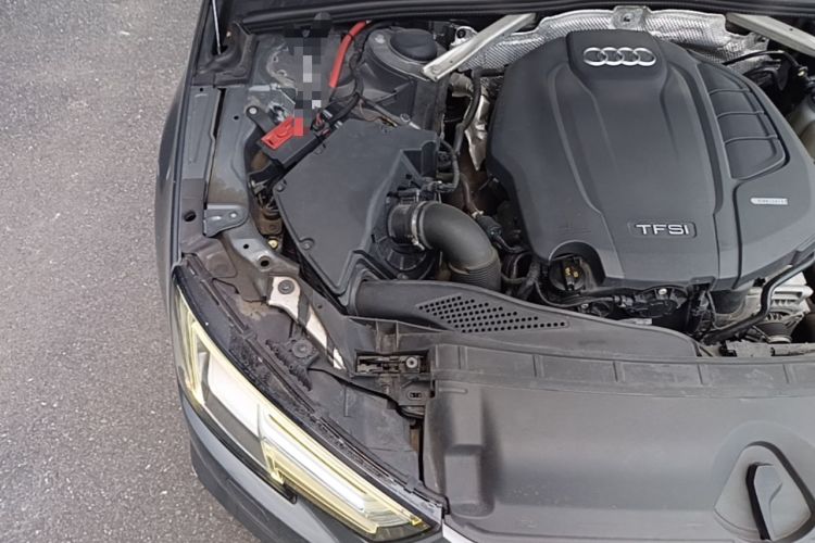 Used Audi A4L 2018 30th Anniversary Edition 40 TFSI Fashion Model Engine Bay Right