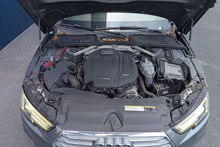 Used Audi A4L 2018 30th Anniversary Edition 40 TFSI Fashion Model Engine Bay