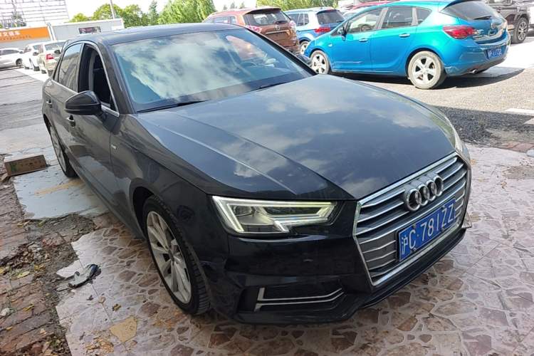 Used Audi A4L 2018 30th Anniversary Edition 40 TFSI Fashion Model Front Right 45 Deg