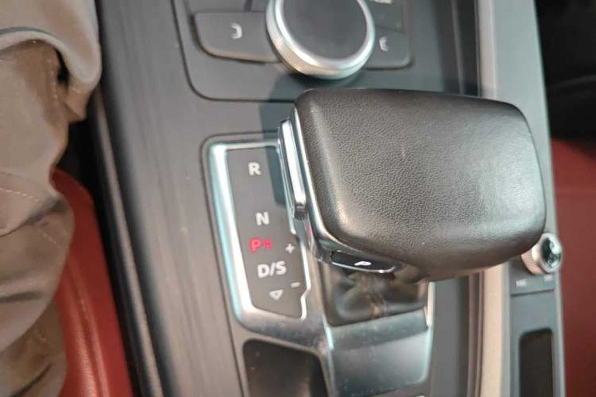 Used Audi A4L 2018 30th Anniversary Edition 40 TFSI Trendy Model Gear Lever