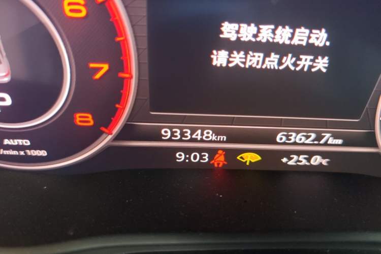 Used Audi A4L 2018 30th Anniversary Edition 40 TFSI Fashion Model Odometer Close Up