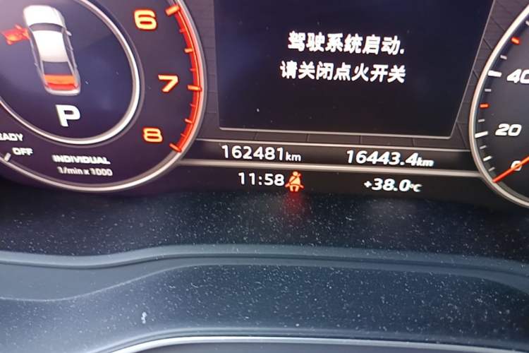 Used Audi A4L 2018 30th Anniversary Edition 40 TFSI Fashion Model Odometer Close Up