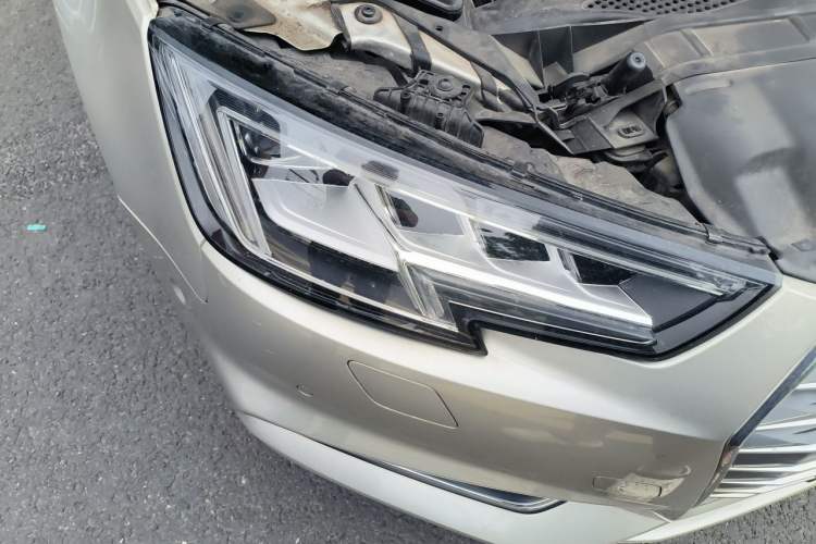 Used Audi A4L 2018 30th Anniversary Edition 45 TFSI quattro Sport model Right Front Headlight