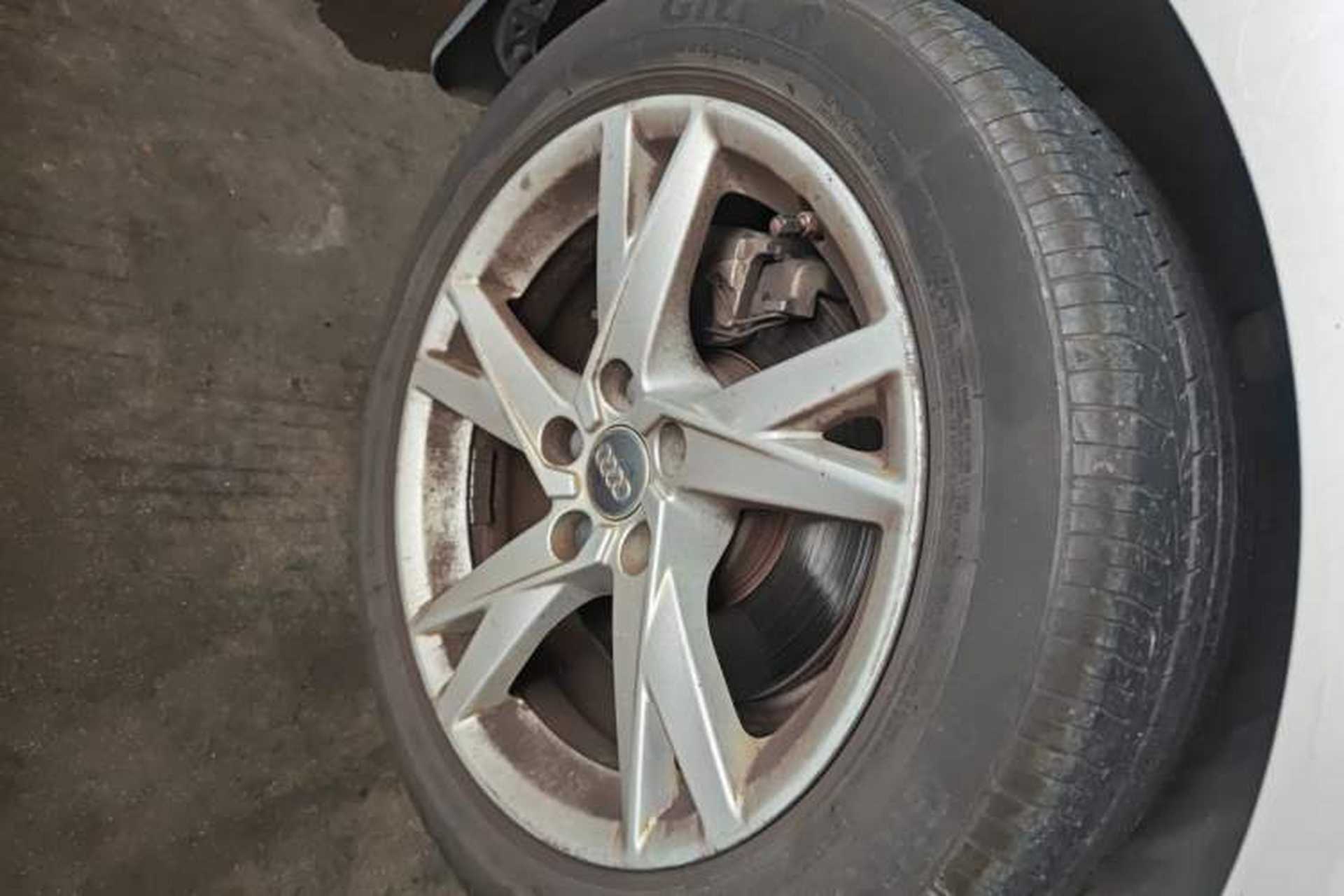 Used Audi A4L 2018 30th Anniversary Edition 40 TFSI Trendy Model Right Front Wheel Hub