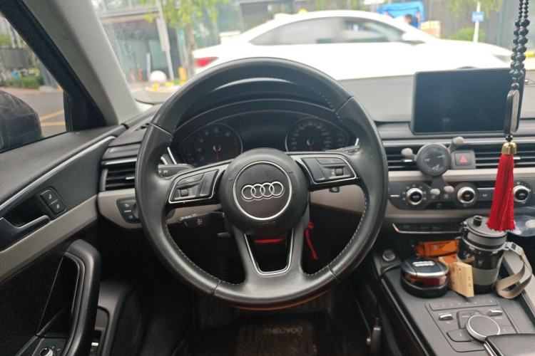 Used Audi A4L 2018 30th Anniversary Edition 40 TFSI Trendy Model Steering Wheel
