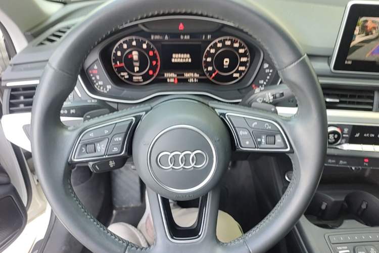 Used Audi A4L 2018 30th Anniversary Edition 40 TFSI Fashion Model Steering Wheel