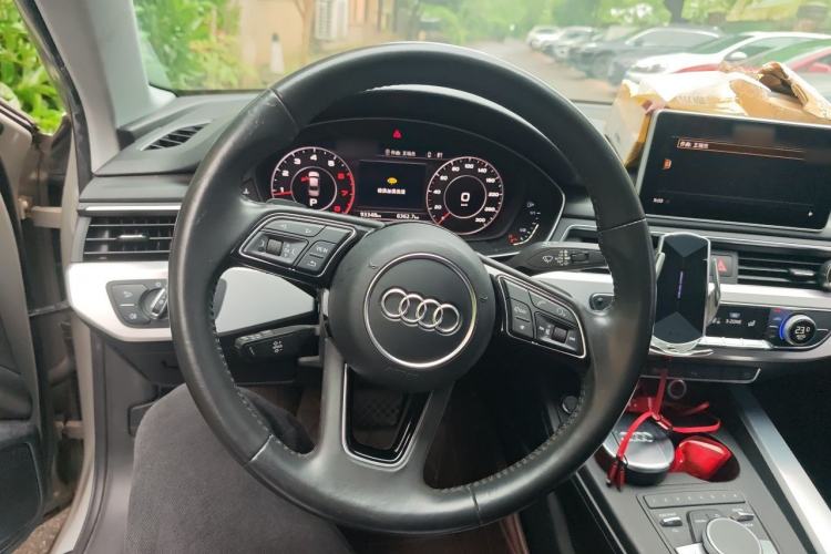 Used Audi A4L 2018 30th Anniversary Edition 40 TFSI Fashion Model Steering Wheel