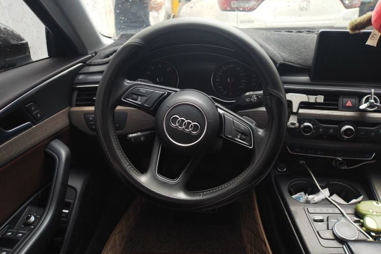 Used Audi A4L 2018 30th Anniversary Edition 40 TFSI Trendy Model Steering Wheel