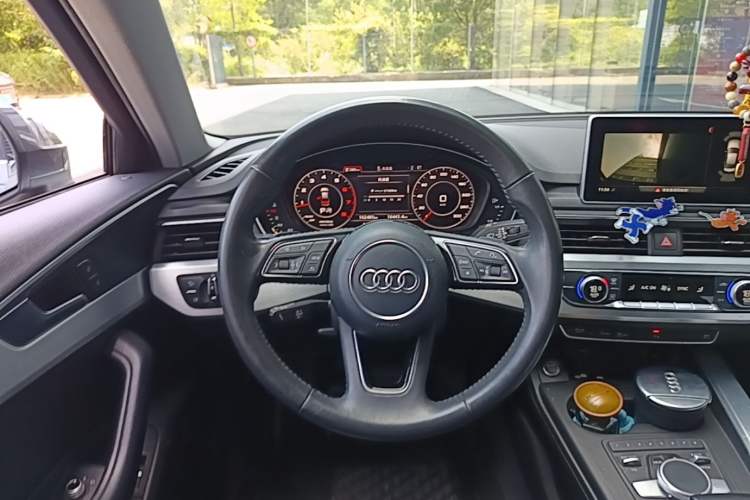 Used Audi A4L 2018 30th Anniversary Edition 40 TFSI Fashion Model Steering Wheel