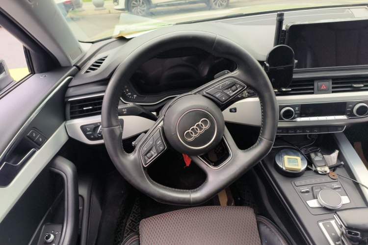 Used Audi A4L 2018 30th Anniversary Edition 45 TFSI quattro Sport model Steering Wheel