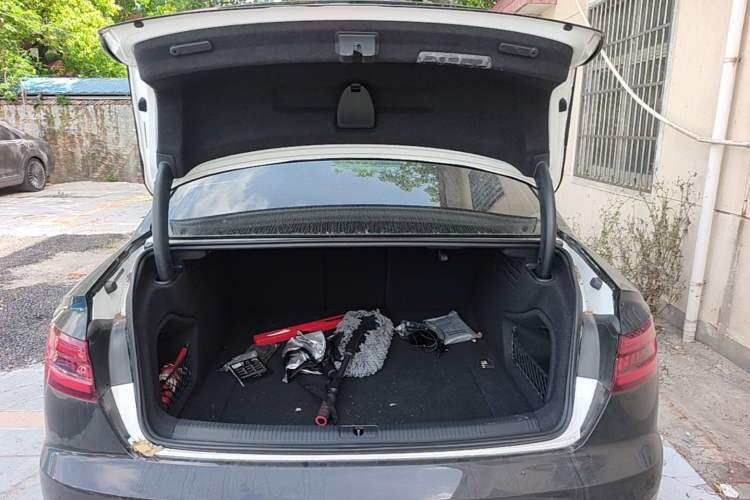 Used Audi A4L 2018 30th Anniversary Edition 40 TFSI Fashion Model Trunk