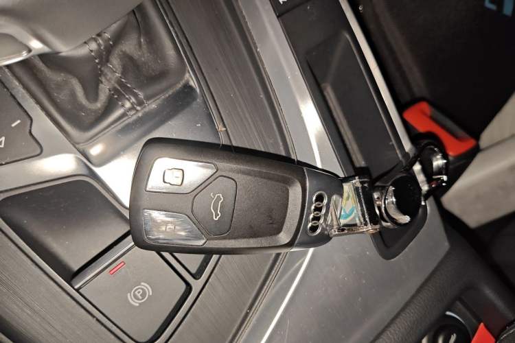 Used Audi A4L 2018 30th Anniversary Edition 40 TFSI Fashion Model Vehicle Key