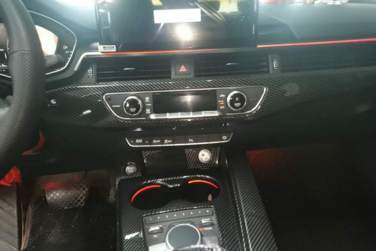 Used Audi A4L 2018 30th Anniversary Edition 40 TFSI Fashion Model Audio And AC Panel