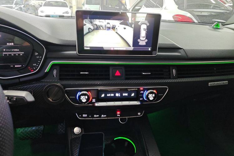 Used Audi A4L 2018 30th Anniversary Edition 40 TFSI Fashion Model Audio And AC Panel