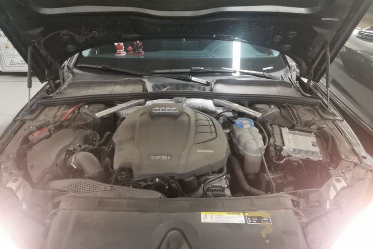 Used Audi A4L 2018 30th Anniversary Edition 40 TFSI Fashion Model Engine Bay