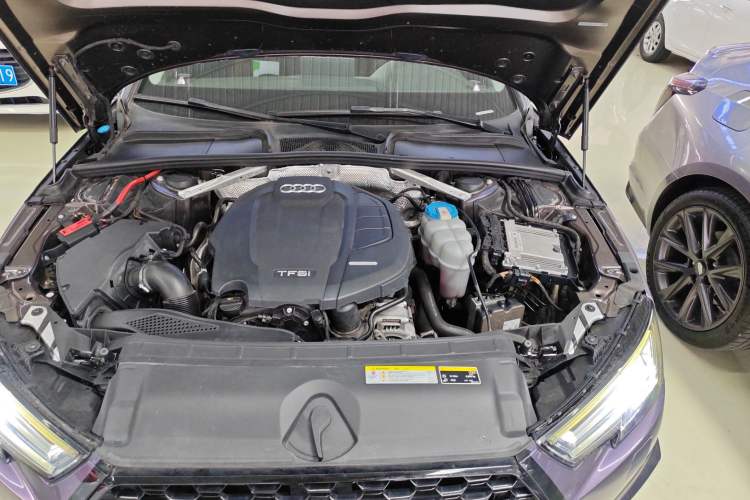 Used Audi A4L 2018 30th Anniversary Edition 40 TFSI Fashion Model Engine Bay