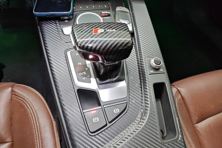 Used Audi A4L 2018 30th Anniversary Edition 40 TFSI Fashion Model Gear Lever