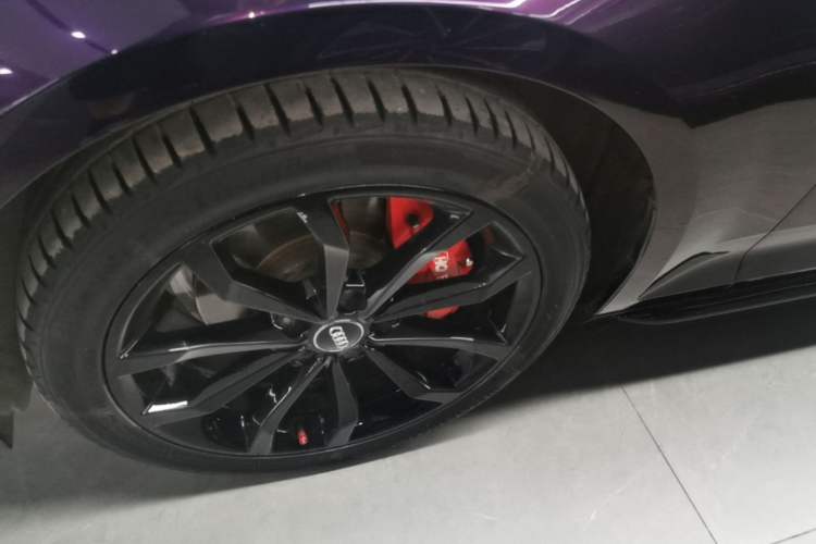Used Audi A4L 2018 30th Anniversary Edition 40 TFSI Fashion Model Left Front Wheel Hub