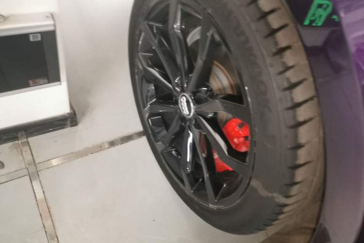 Used Audi A4L 2018 30th Anniversary Edition 40 TFSI Fashion Model Right Rear Wheel Hub
