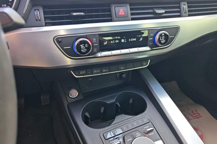 Used Audi A4L 2018 30th Anniversary Edition 40 TFSI Fashion Model Audio And AC Panel