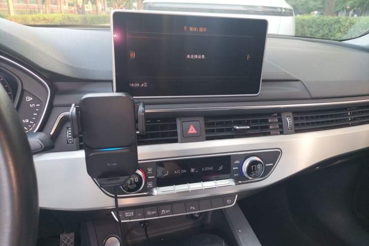 Used Audi A4L 2018 30th Anniversary Edition 40 TFSI Fashion Model Audio And AC Panel