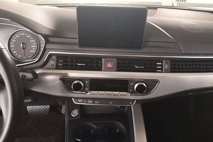 Used Audi A4L 2018 30th Anniversary Edition 40 TFSI Trendy Model Audio And AC Panel