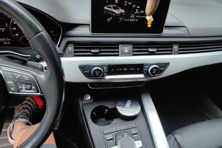 Used Audi A4L 2018 30th Anniversary Edition 40 TFSI Fashion Model Audio And AC Panel