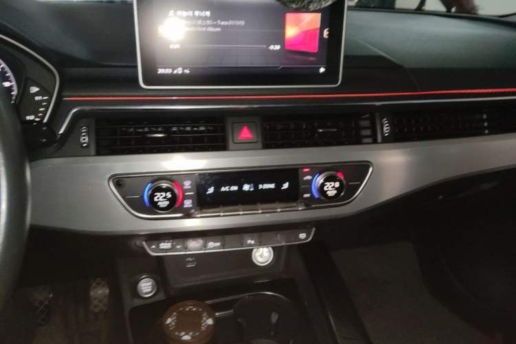 Used Audi A4L 2018 30th Anniversary Edition 40 TFSI Fashion Model Audio And AC Panel