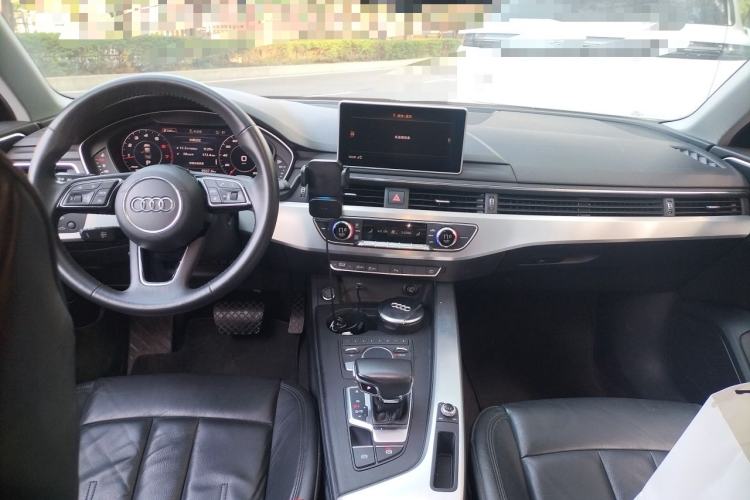 Used Audi A4L 2018 30th Anniversary Edition 40 TFSI Fashion Model Center Console