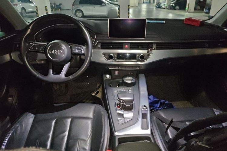Used Audi A4L 2018 30th Anniversary Edition 40 TFSI Fashion Model Center Console